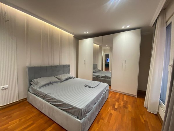 Tirane, jepet me qera apartament 2+1+Ballkon Kati 7, 120 m² 1.500 € (Rruga e Kavajes)