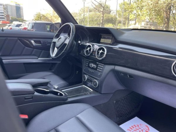 Tirane, shes SUV | Fuoristrad | Xhip MERCEDES BENZ GLK 250 CDI BLUETECH Nafte, gri e erret automatik Klima 192.000 km 12.900 €