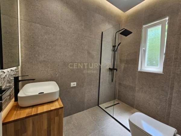 Tirane, shes apartament 2+1 Kati 1, 116 m² 250.000 € 