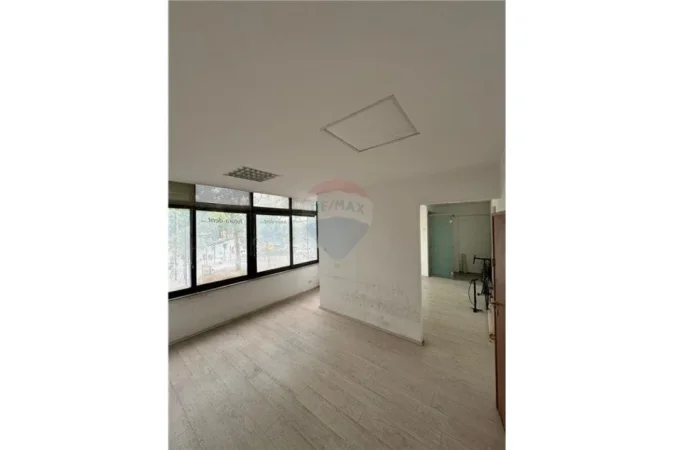 Tirane, jepet me qera ambjent biznesi Kati 1, 196 m² 1.500 € (rruga haxhi hysendalliu)
