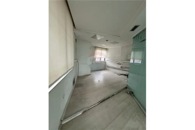 Tirane, jepet me qera ambjent biznesi Kati 1, 196 m² 1.500 € (rruga haxhi hysendalliu)