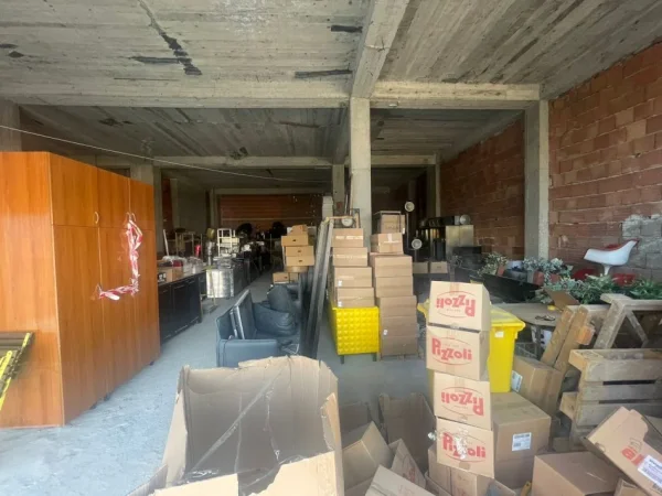 Tirane, jepet me qera ambjent biznesi Kati 0, 800 m² 4.000 € (CASA ITALIA TERMINALI AUTOBUZAVE)