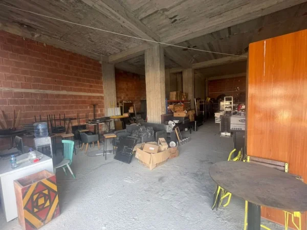 Tirane, jepet me qera ambjent biznesi Kati 0, 800 m² 4.000 € (CASA ITALIA TERMINALI AUTOBUZAVE)