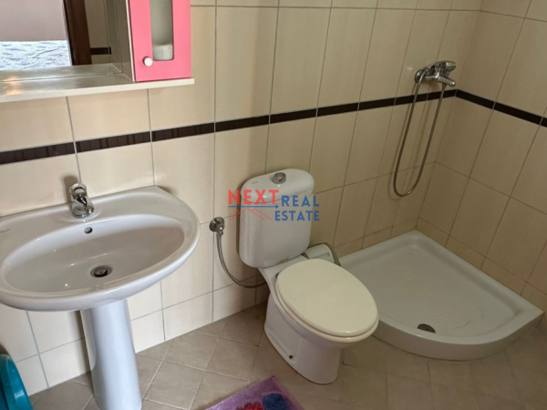 Vlore, jepet me qera apartament 2+1+Ballkon , 500 € (VLORE)