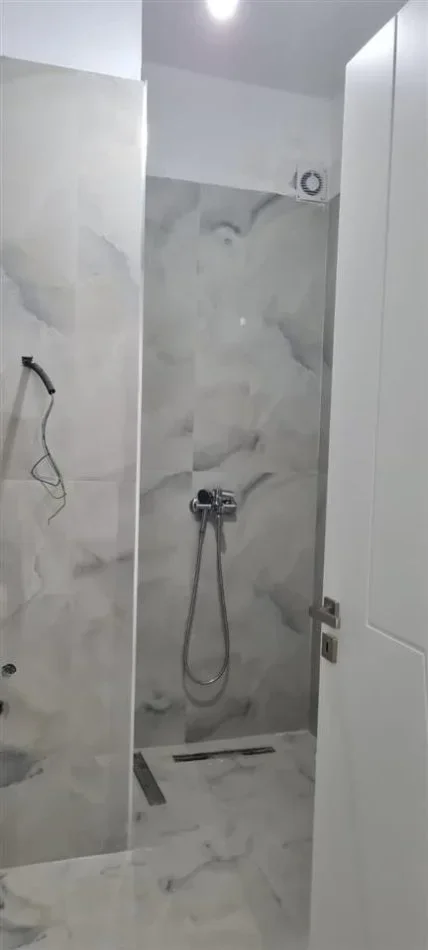 Tirane, jepet me qera apartament Kati 7, 63 m² 400 € (PORCELAN)