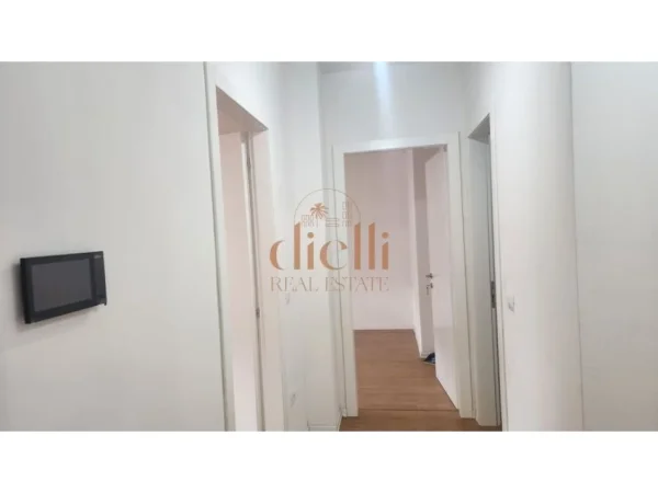 Tirane, jepet me qera zyre Kati 2, 100 m² 800 € (Rruga E Kavajes)