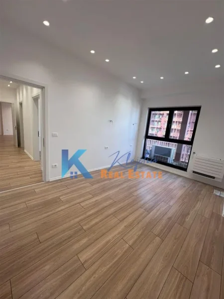 Tirane, jap me qera zyre , 160 m² 1.500 € (Rruga e Kavajes)