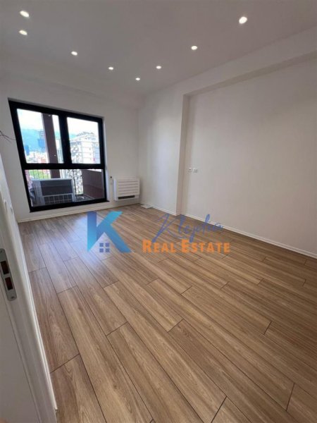 Tirane, jap me qera zyre , 160 m² 1.500 € (Rruga e Kavajes)