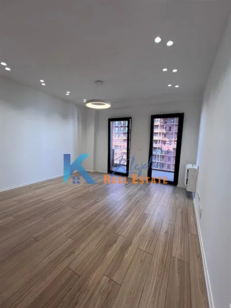 Tirane, jap me qera zyre , 160 m² 1.500 € (Rruga e Kavajes)