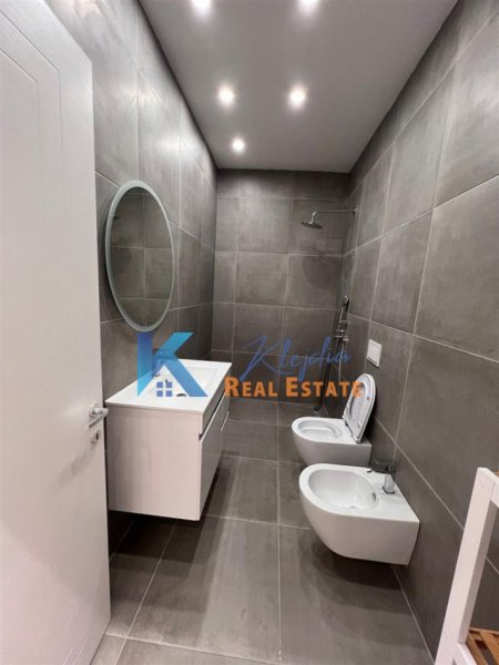 Tirane, jap me qera zyre , 160 m² 1.500 € (Rruga e Kavajes)
