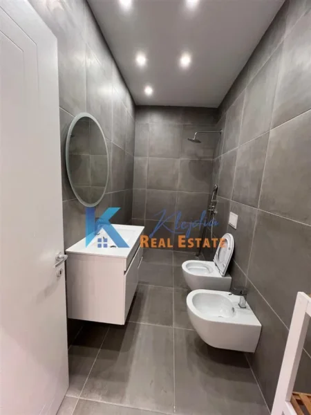 Tirane, jap me qera zyre , 160 m² 1.500 € (Rruga e Kavajes)