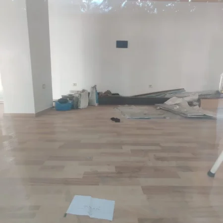 Tirane, jepet me qera dyqan Kati 0, 60 m² 2.500 € (BULEVARDI ZOGU I PARE)