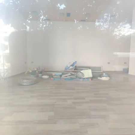 Tirane, jepet me qera dyqan Kati 0, 60 m² 2.500 € (BULEVARDI ZOGU I PARE)