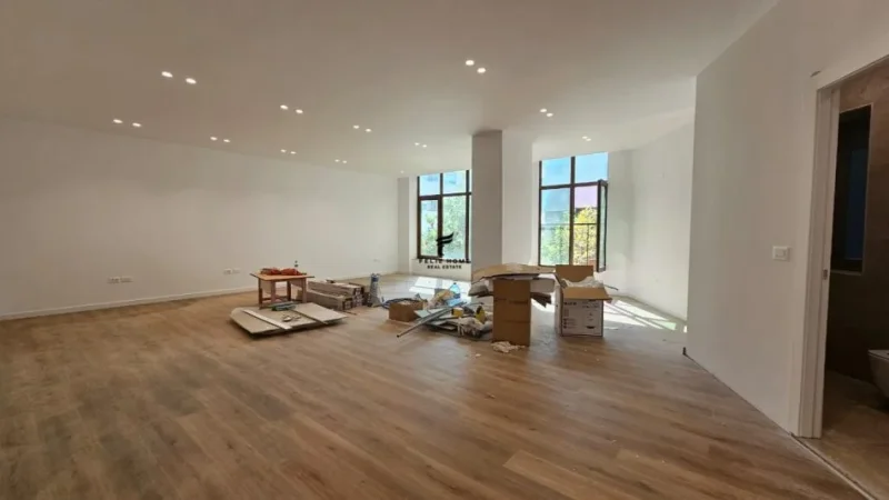 Tirane, jepet me qera ambjent biznesi Kati 1, 75 m² 650 € (ASTIR)