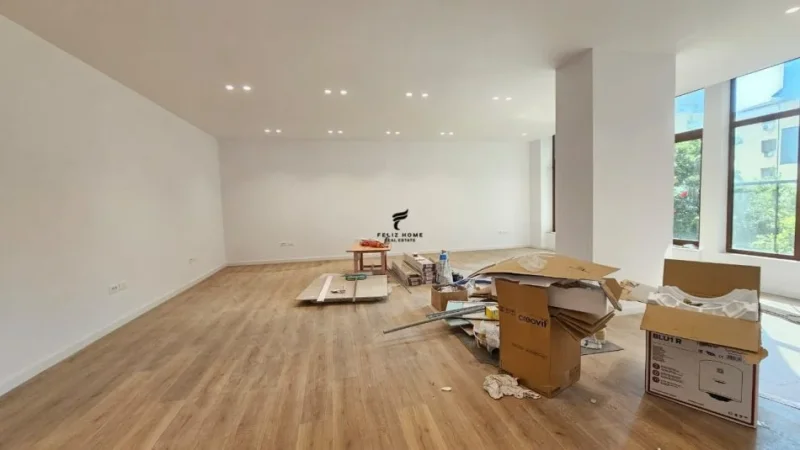 Tirane, jepet me qera ambjent biznesi Kati 1, 75 m² 650 € (ASTIR)