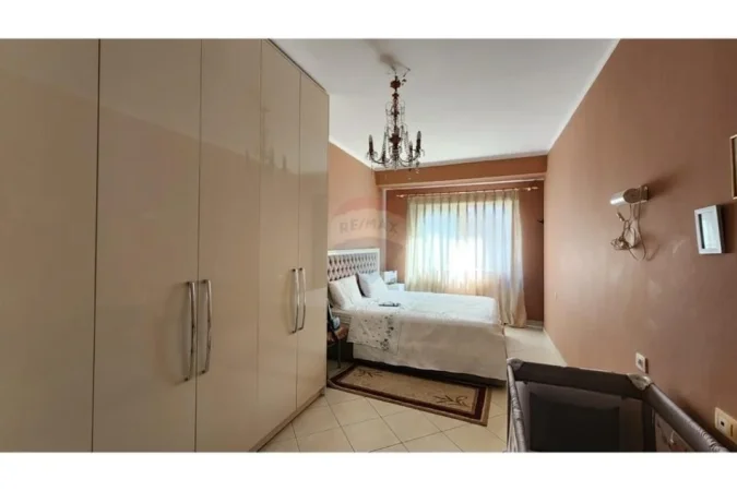 Tirane, jepet me qera apartament 2+1 Kati 2, 110 m² 500 € (Yzberisht)