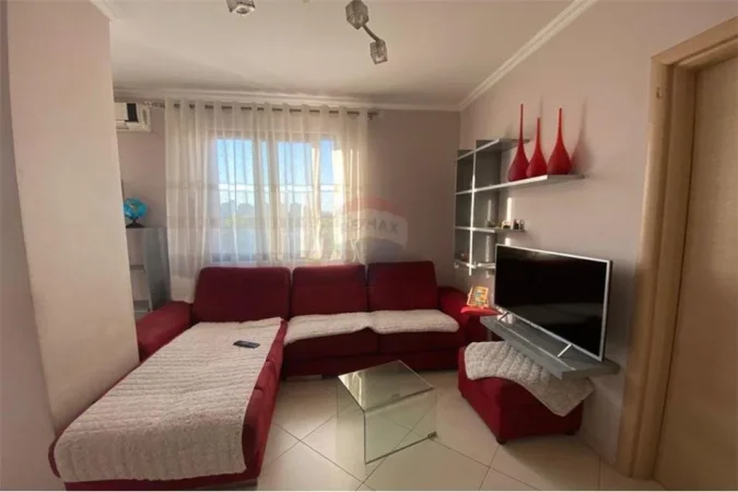 Tirane, jepet me qera apartament 1+1 Kati 4, 70 m² 470 € (Sheshi Willson)