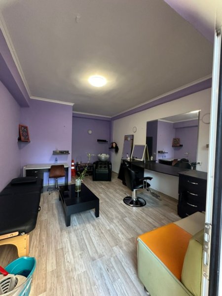 Tirane, jepet me qera dyqan Kati 1, 20 m² 198 € (Zogu I Zi)