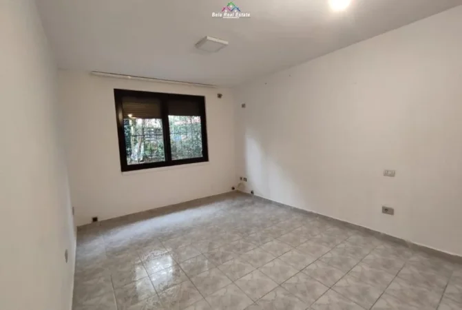 Tirane, jepet me qera zyre Kati 1, 72 m² 400 € (Rrugen Gjik Kuqali)