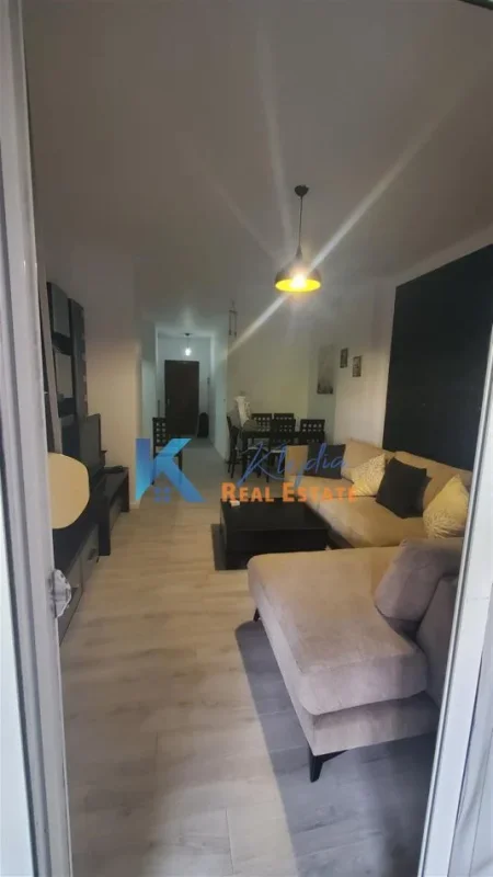 Tirane, jap me qera apartament 1+1+Ballkon Kati 1, 85 m² 550 € (Rruga Riza Cerova)