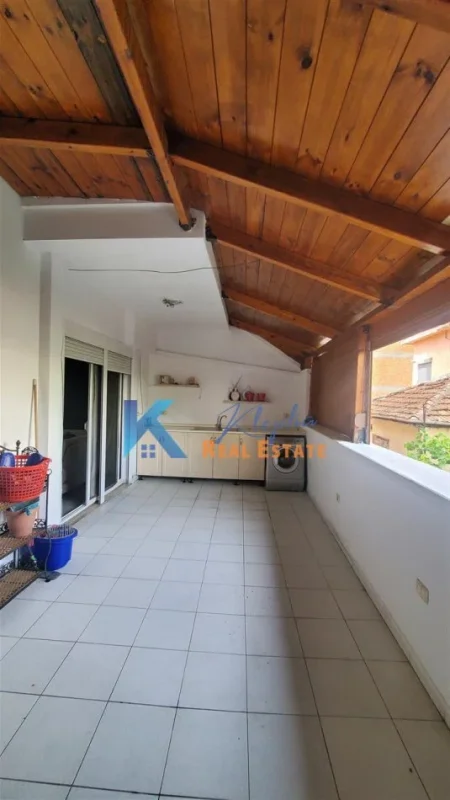 Tirane, jap me qera apartament 1+1+Ballkon Kati 1, 85 m² 550 € (Rruga Riza Cerova)