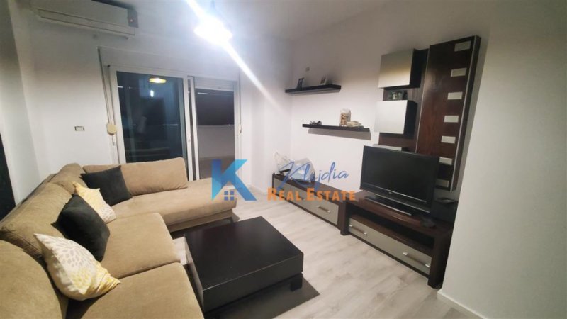 Tirane, jap me qera apartament 1+1+Ballkon Kati 1, 85 m² 550 € (Riza Cerova)