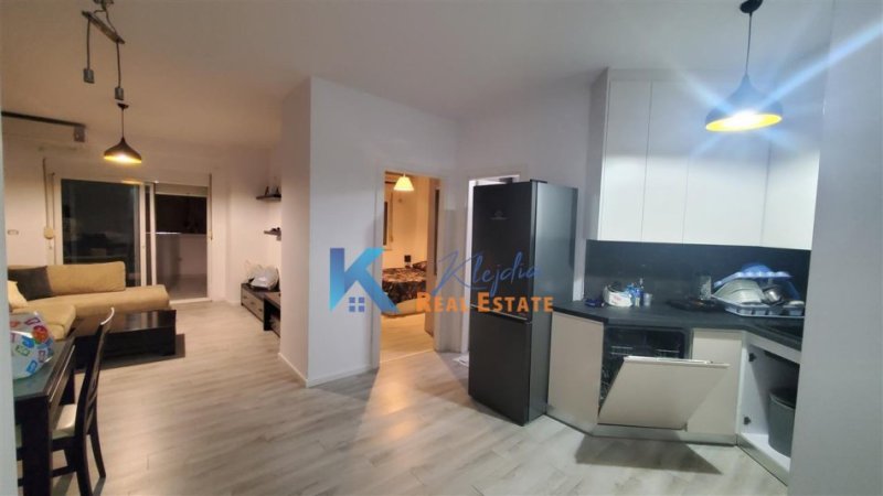 Tirane, jap me qera apartament 1+1+Ballkon Kati 1, 85 m² 550 € (Riza Cerova)