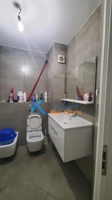 Tirane, jap me qera apartament 1+1+Ballkon Kati 1, 85 m² 550 € (Riza Cerova)