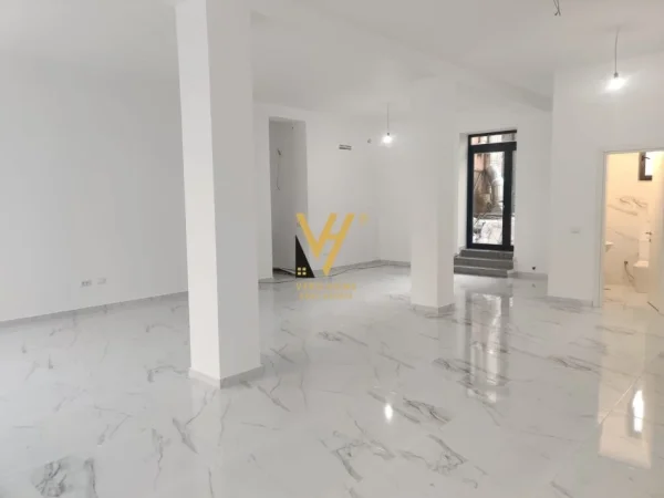 Tirane, jepet me qera dyqan Kati 0, 110 m² 2.500 € (BLLOK)
