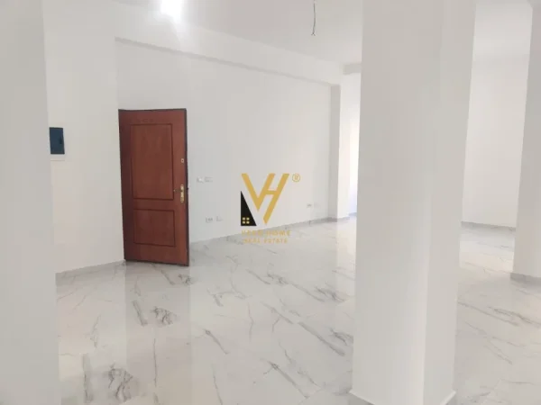 Tirane, jepet me qera dyqan Kati 0, 110 m² 2.500 € (BLLOK)