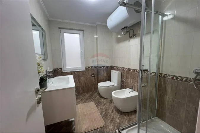 Tirane, shitet apartament 2+1 , 100 m² 220.000 € (Rrruga Hasan Alla - Komuna e Parisit - Kristal Center)