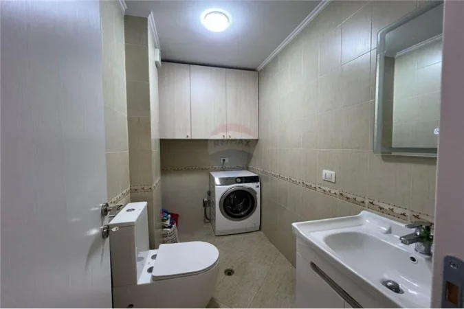 Tirane, shitet apartament 2+1 , 100 m² 220.000 € (Rrruga Hasan Alla - Komuna e Parisit - Kristal Center)