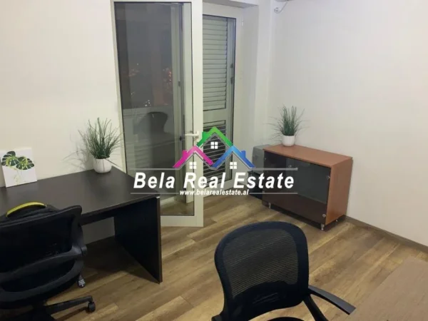 Tirane, jepet me qera zyre Kati 3, 100 m² 750 € (Rruga e Kavajes)