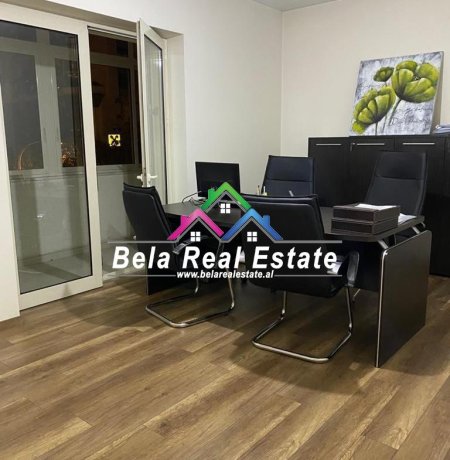 Tirane, jepet me qera zyre Kati 3, 100 m² 800 € (Rruga e Kavajes)