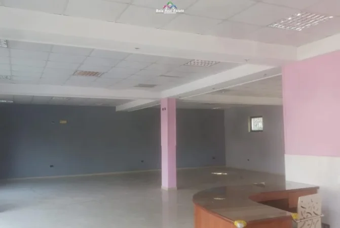 Tirane, jepet me qera ambjent biznesi Kati 1, 200 m² 600 € (Autostrada "Tiranë - Durrës)