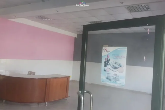 Tirane, jepet me qera ambjent biznesi Kati 1, 200 m² 600 € (Autostrada "Tiranë - Durrës)