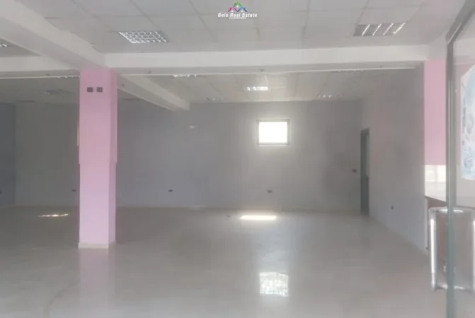 Tirane, jepet me qera ambjent biznesi Kati 1, 200 m² 600 € (Autostrada "Tiranë - Durrës)