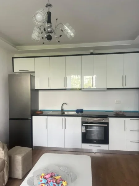 Tirane, jepet me qera apartament 2+1 Kati 3, 80 m² 598 € (Stacion treni)