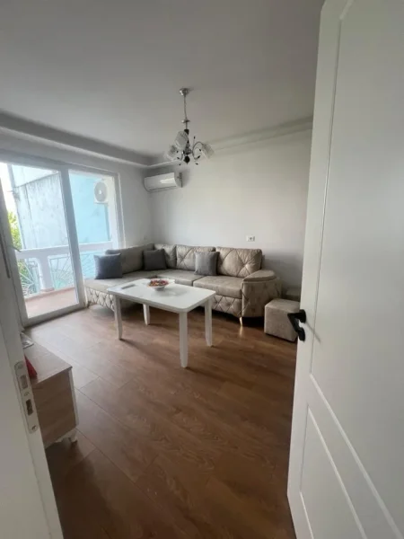 Tirane, jepet me qera apartament 2+1 Kati 3, 80 m² 598 € (Stacion treni)