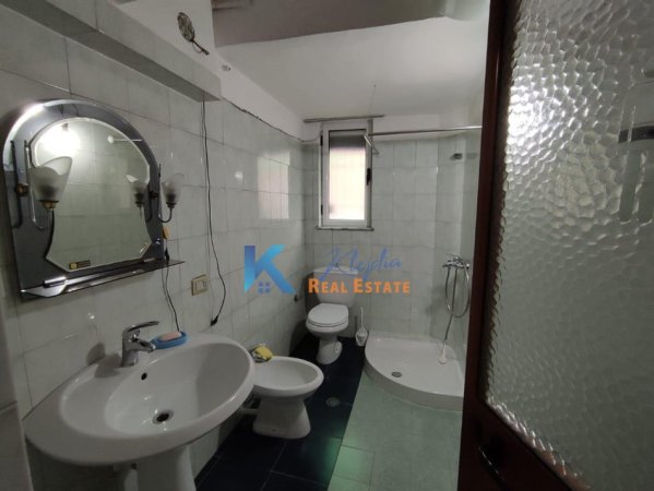 Tirane, jap me qera zyre Kati 1, 70 m² (Afer Stadiumit Dinamo)