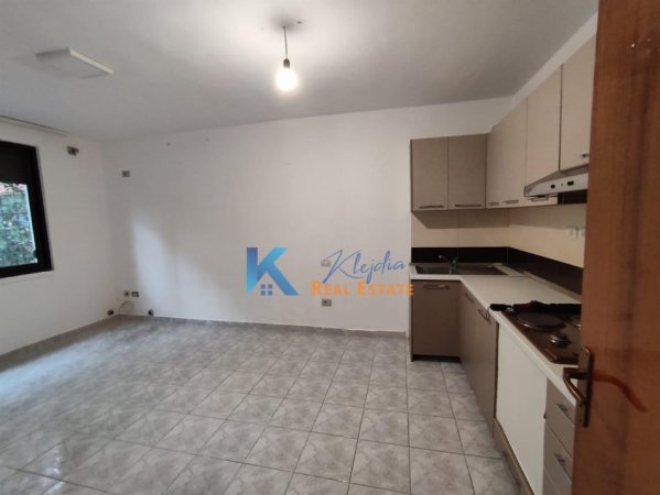 Tirane, jap me qera zyre Kati 1, 70 m² (Zyre per qira afer Stadiumit Dinamo, te Ish Shushica)