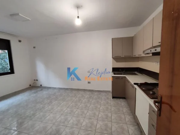 Tirane, jap me qera zyre Kati 1, 70 m² (Zyre per qira afer Stadiumit Dinamo, te Ish Shushica)