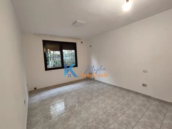 Tirane, jap me qera zyre Kati 1, 70 m² (Zyre per qira afer Stadiumit Dinamo, te Ish Shushica)