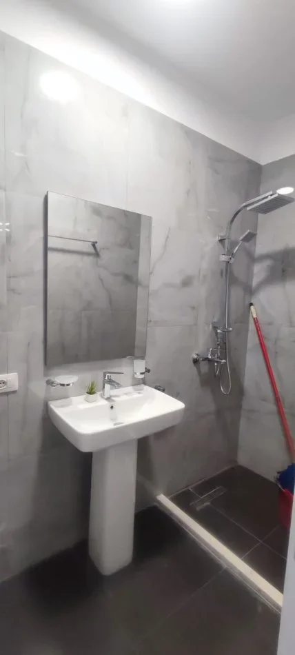 Tirane, shes apartament Kati 4, 35 m² 82.000 € (Komuna Parisit)