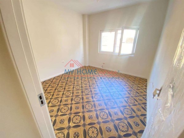 Tirane,Shitet apartament 3+1 Kati 3,