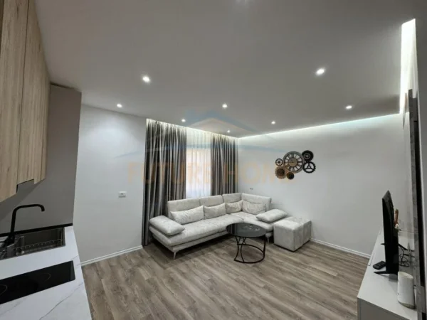 Tirane, jepet me qera apartament 2+1 Kati 2, 72 m² 800 € (Rruga Bogdaneve)