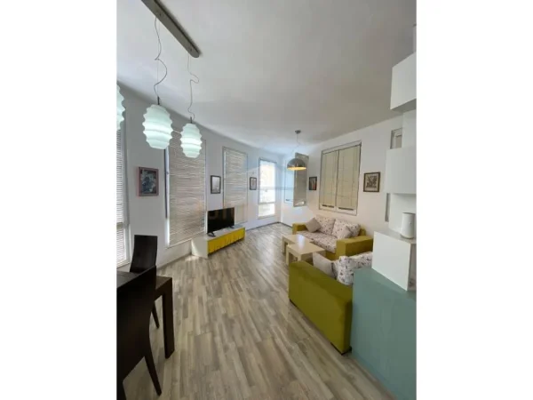 Tirane, jepet me qera apartament 3+1+Ballkon Kati 1, 107 m² 650 € (Kodra e diellit)