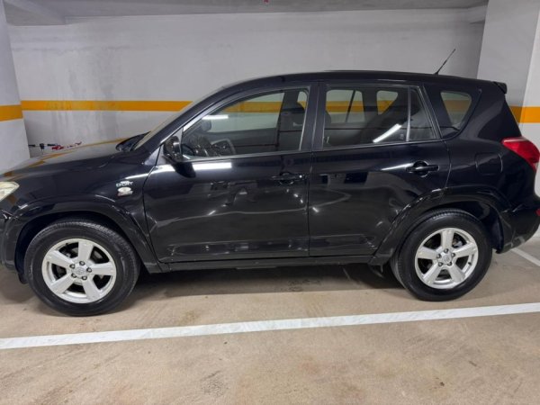 Tirane, shes SUV | Fuoristrad | Xhip Toyota Rav4 Nafte, e zeze manuale Klima 190 km 5.500 €