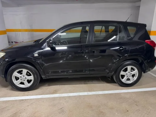 Tirane, shes SUV | Fuoristrad | Xhip Toyota Rav4 Nafte, e zeze manuale Klima 190 km 5.500 €