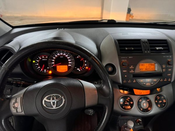 Tirane, shes SUV | Fuoristrad | Xhip Toyota Rav4 Nafte, e zeze manuale Klima 190 km 5.500 €